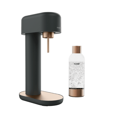 A black and copper Ruby 2 sparkling water maker with bottle#väri_black-copper