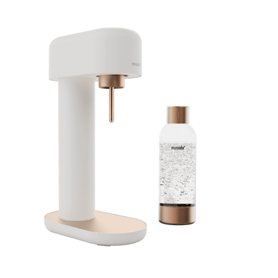 A white and copper Ruby 2 sparkling water maker and bottle#väri_white-copper